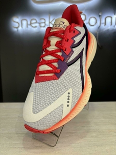 DIADORA MYTHOS BLUSHIELD VOLO 4 W en internet