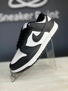 NIKE SB DUNK LOW NEGRO Y BLANCO - Snearker point