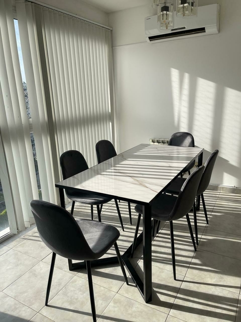 Mesa Venom 4 o 6 comensales (no incluye sillas)