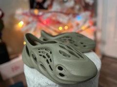 Yeezy RNNR foam en internet