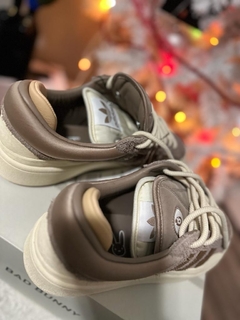 Tenis Campus de Adidas X Bad Bunny en internet