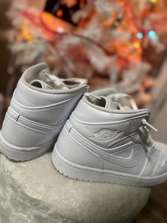 Tenis Air Jordan 1 mid en internet