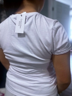 Camiseta Calvin Klein - Moriita