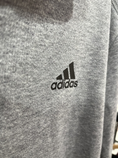Buso Adidas en internet