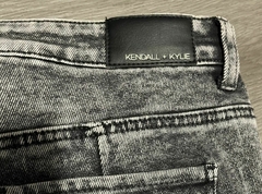 Jean Kendall + Kylie en internet