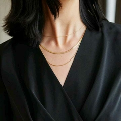 Collar a capas minimalista.