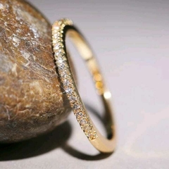 Anillo Elegante Zirconia Oro amarillo.