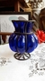 Florero azul de vidrio y Hierro