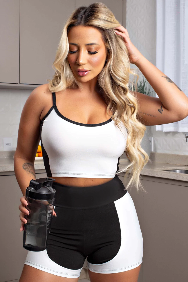 Conjunto Fitness Feminino Short Preto com Branco Cintura Alta e Cropped Alcinha