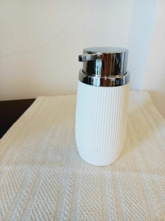 Dispenser de jabón con tapa cromada - Color blanco - comprar online