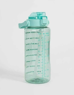 botella de plástico deportiva