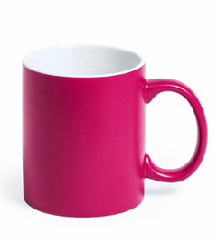 taza de cerámica rosada