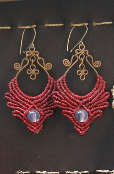 Brinco artesanal de Macramê com Pedra Natural Base em metal - Par
