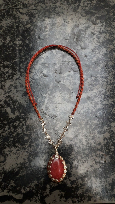 Colar de Pingente de filigrana com Pedra natural - cordão macramê - ( SOB ENCOMENDA )