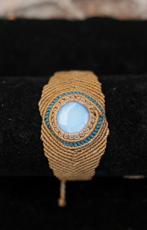 Pulseira de Macramê com Pedra Natural - Ponto fechado ( SOB ENCOMENDA )