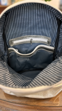 Mochila Flat oro en internet