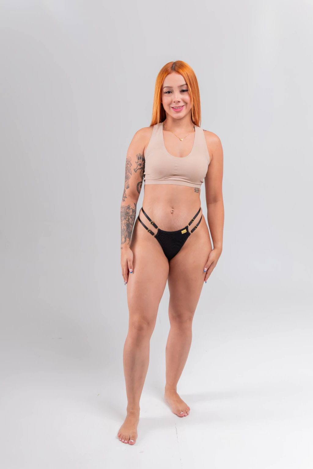 Fio em renda com tira lateral e regulagem | ref. 8442