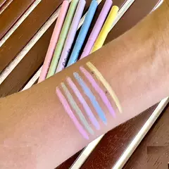 Delineador retráctil VIVAI tono rosa pastel en internet