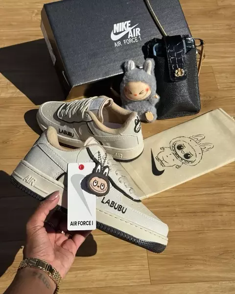 Air Force Labubu Branco/Preto - comprar online