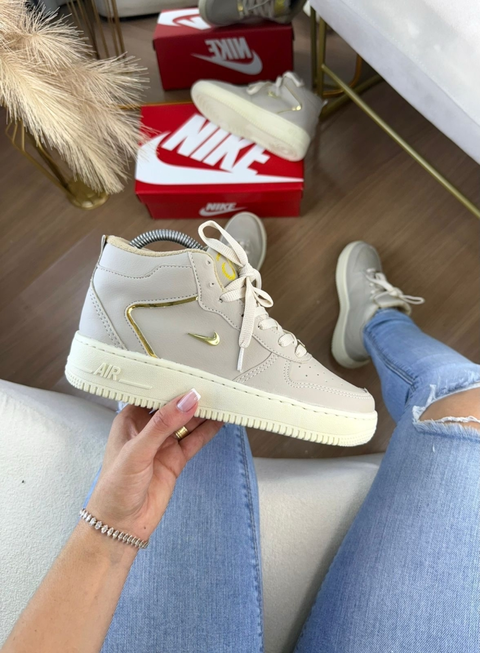 Nike Botinha Cremer Dourado - comprar online