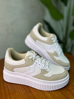 Tênis Branco/ colorido na internet