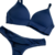 Conjunto de lingerie em microfibra azul marinho, com sutiã de bojo e calcinha tanga básica, fotografado em flat lay.

