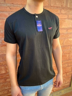 Remeras lisas Hollister con botón