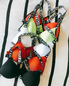 Conjunto Triangulo Soft con Microfibra con Elástico Love- 518