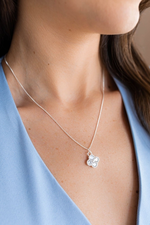 Cordão trevo cravejado