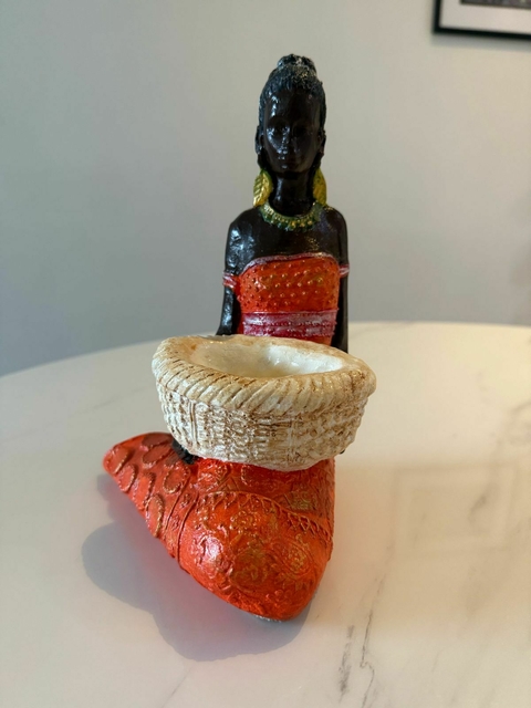 Africana Con Bandeja Pintada A Mano Artesanal De Yeso 25cm de Altura