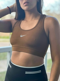 tops deportivo nike marron
