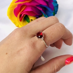 Anillo Con Circon Rojo - Be Gloss Joyas