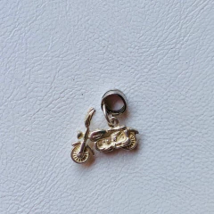 Dije Charm Pando Moto- Plata 925 en internet