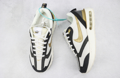 NIKE MAX DAWN METALLIC GOLD - comprar online