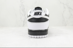 NIKE DUNK PANDA REVERSE na internet