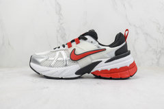NIKE V2K RUNTEKK VINTAGE POP