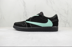 NIKE DUNK + FRAGMENTS + TRAVIS SCOTT