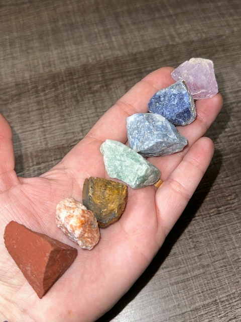 Kit Pedras dos 7 Chakras Bruto