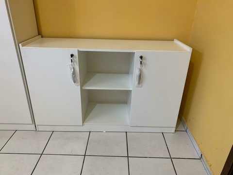 Armário balcão com vão central branco