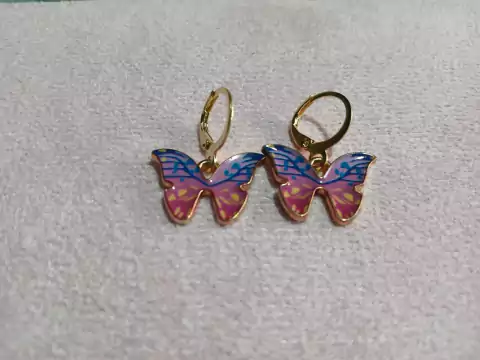 Aretes mariposa en color rosa y azul