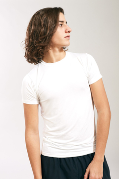 ADÁN - Remera manga corta y cuello redondo - ECO BEE INDUMENTARIA