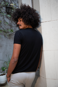 ADÁN - Remera manga corta y cuello redondo - comprar online