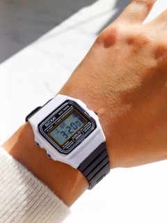 Reloj Casio (Resistente al agua)