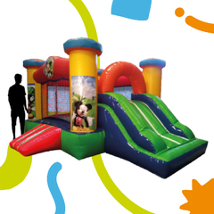 Castillo con banners y rampa (104)