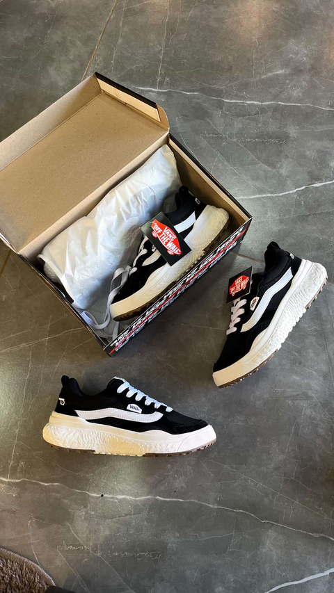 Vans UltraRange - Preto/Branco - comprar online