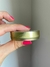 Vela Perfumada Lata Dourada Especial Dia da Mulher - Tamanho P - De Nez Cosméticos e Presentes 