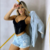 Jaqueta Feminina Jeans Destroyed: Elegância Descontruída - Anna Bella Moda & Estilo