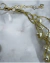 Colar dourado com pérolas sintéticas barrocas em croche - comprar online