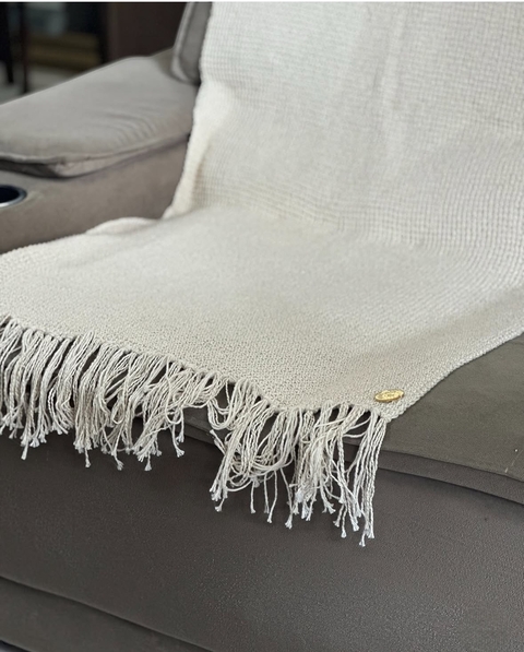 Manta para sofá ou poltrona em croche com fio de algodão com dourado