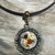 Colar charmoso relicário em metal Ouro Velho com bordado de Rosas marrons - comprar online
